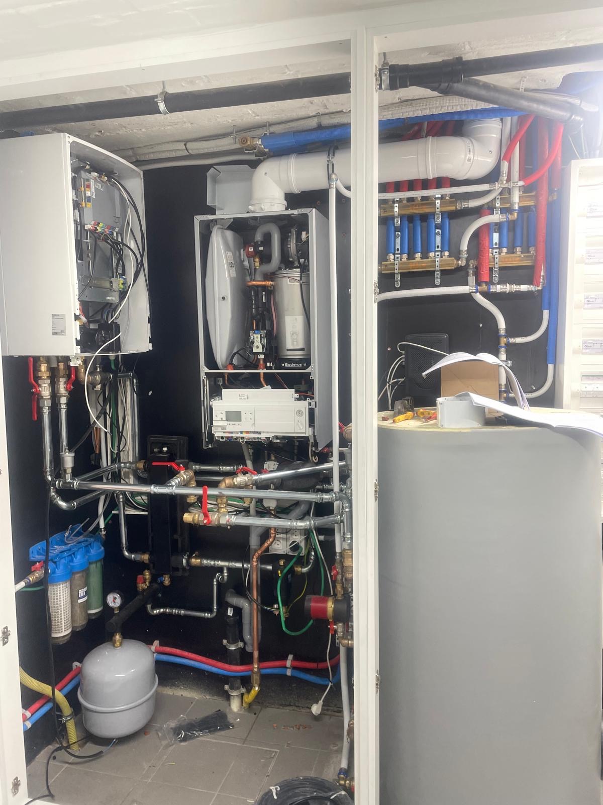 2150d115 20ef 44aa 8618 35a621245aed